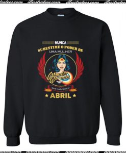 Uma Mulher Que Nasceu Em Abril Wonder Woman Sweatshirt Ap